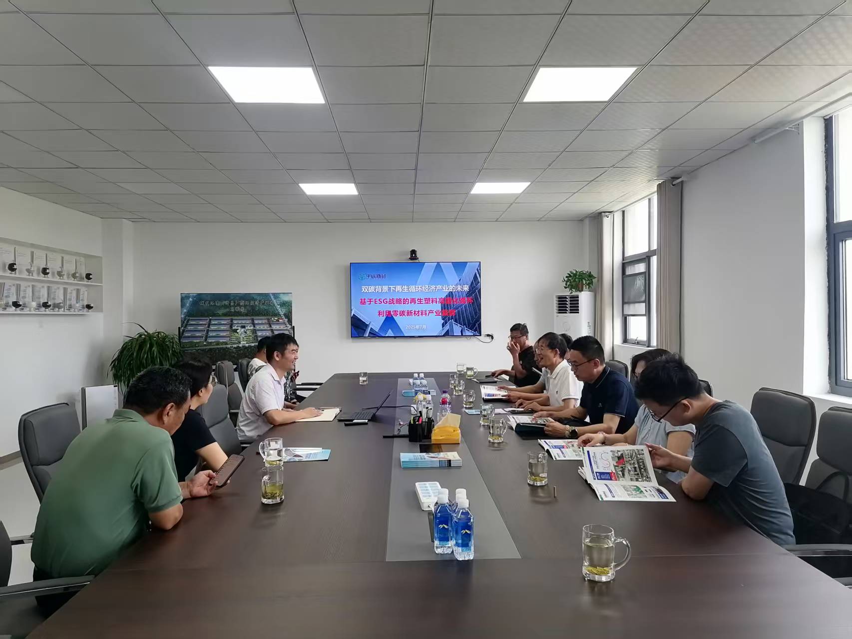 許昌市科技局、上海理工大學(xué)專家團(tuán)隊(duì)來公司做 技術(shù)交流?